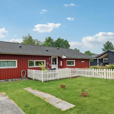 3 Bedroom Cozy In Feriehus