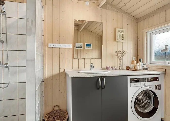 3 Bedroom Cozy In Nyaraló Grenå